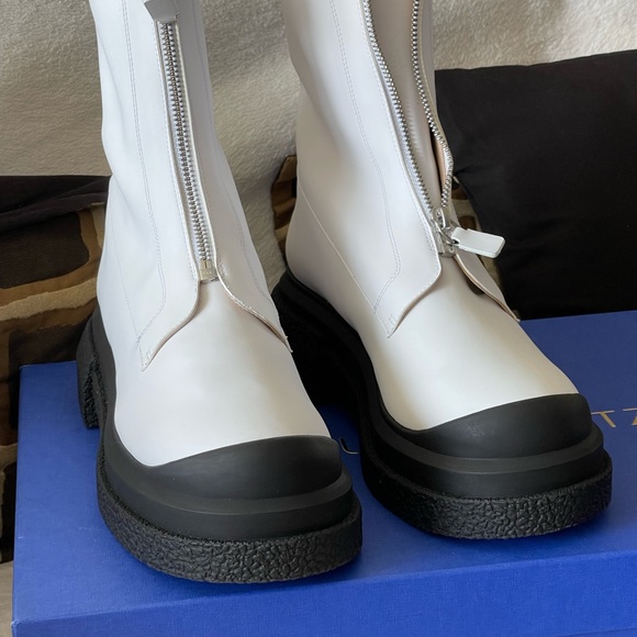 STUART WEITZMAN WHITE/BLK SHORT BOOTS💝HP - Picture 4 of 9
